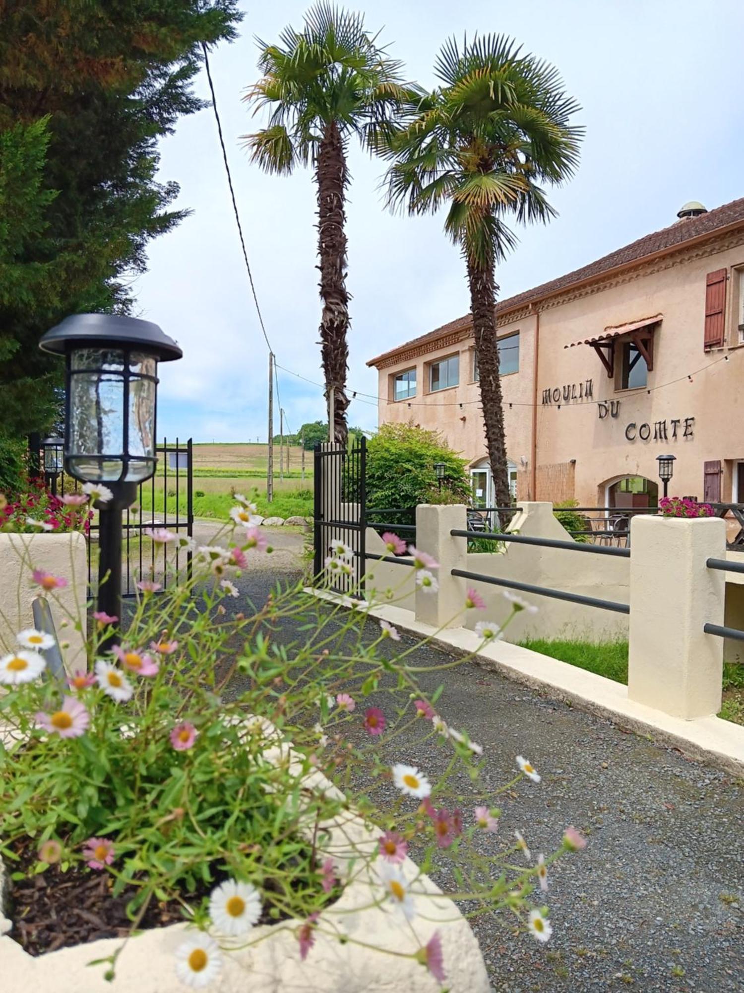 Bourrouillan Gite Au Moulin Du Comte מראה חיצוני תמונה